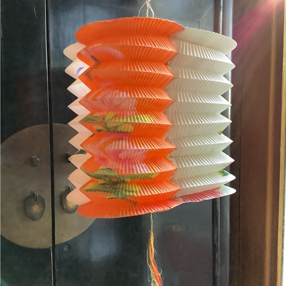 Vintage Asian Paper Lanterns Four Colors Hand Painted - Picture 2 of 7